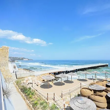 Romance Studio-steps From Thesea *