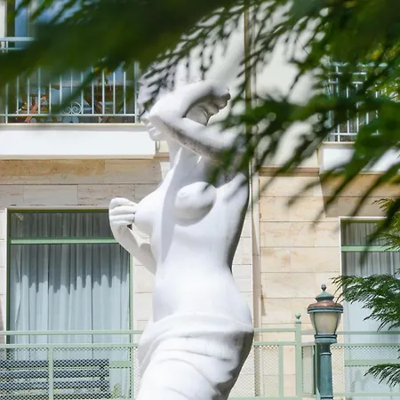 Romance Studio-steps From Thesea *