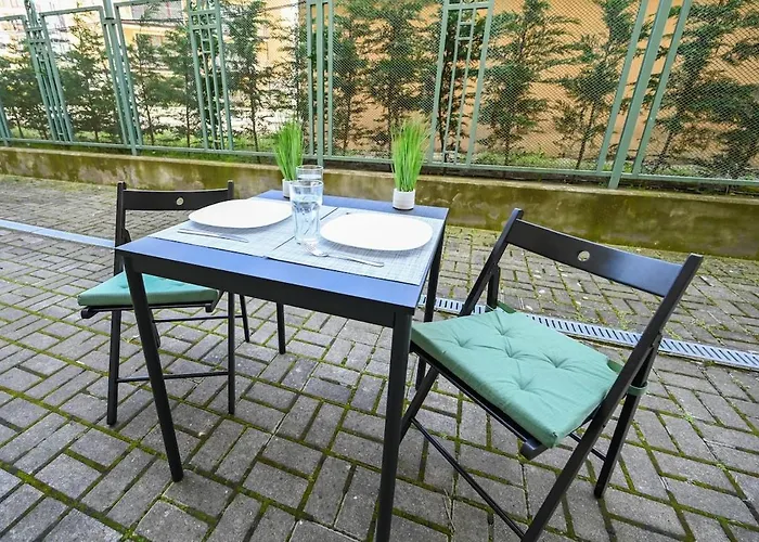 Romance Studio-steps From Thesea *