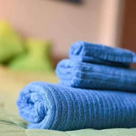 Romance Studio-steps From Thesea *