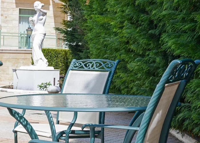 Romance Studio-steps From Thesea فارنا