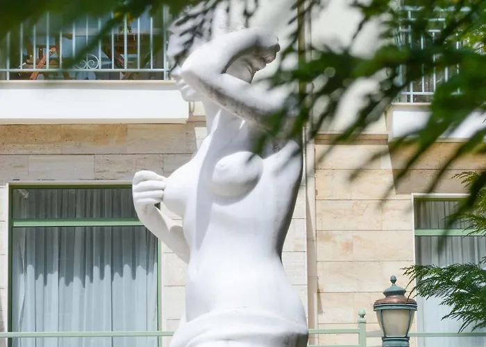 Romance Studio-steps From Thesea